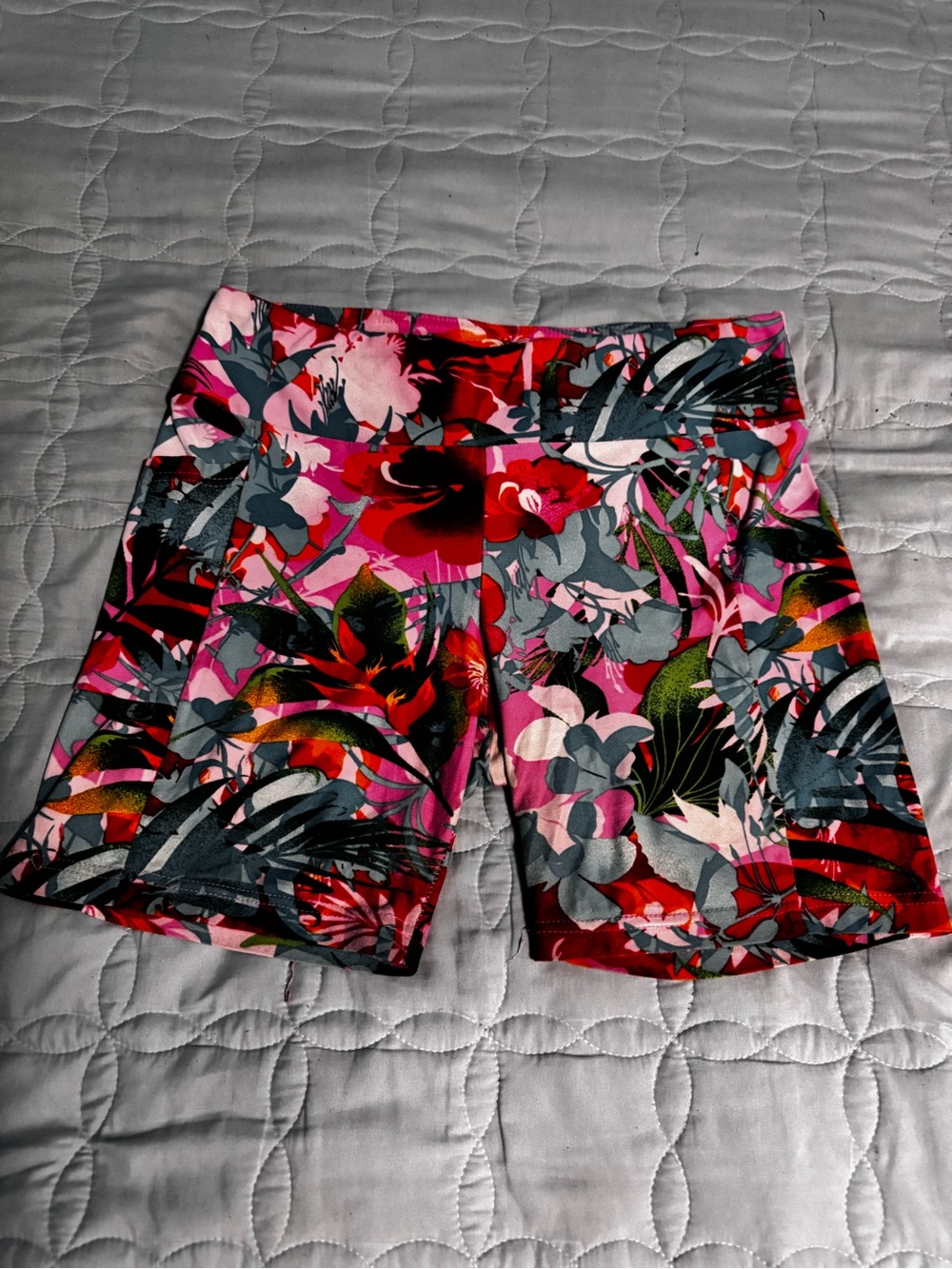 Shorts Sz L 11/12 no boundaries